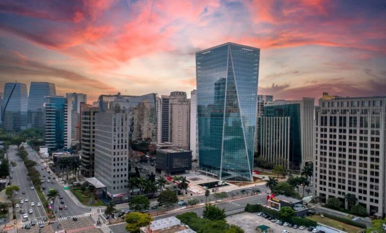 Avenida Faria Lima ao entardecer